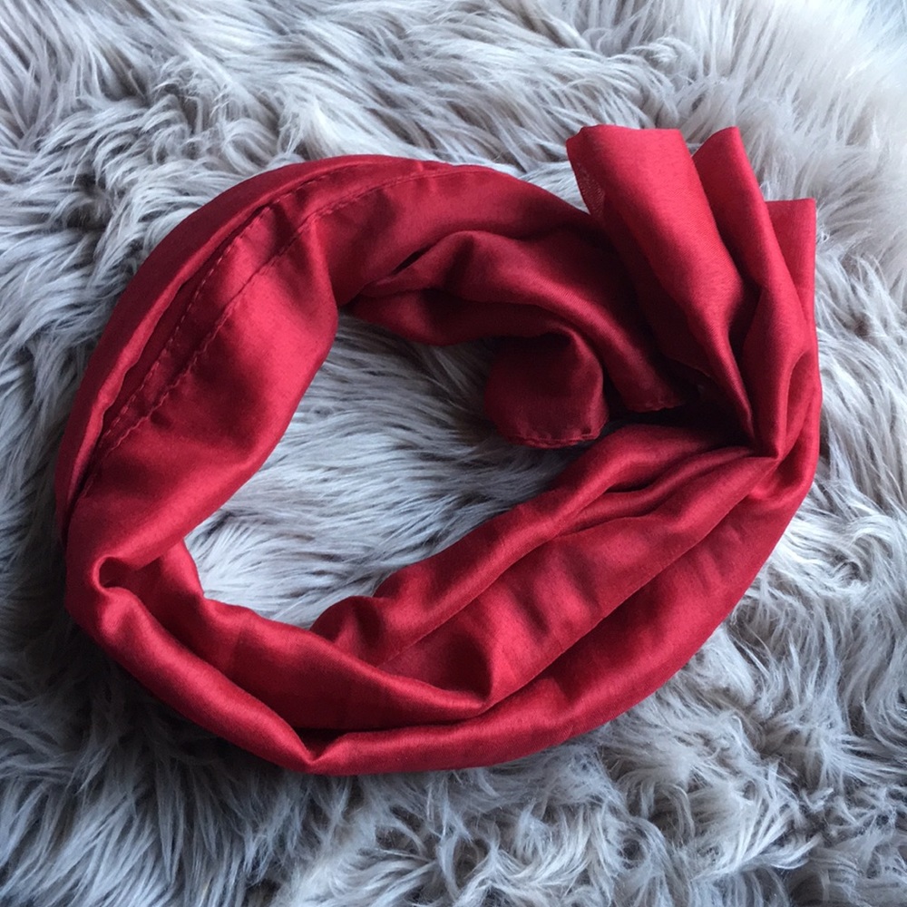 ❗️Red Scarf - brand new❗️ - Picture 2 of 3